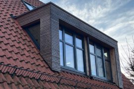 Flachdachgaube in modernem Architekturstil