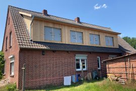 Schleppdachgaube mit Holzverkleidung